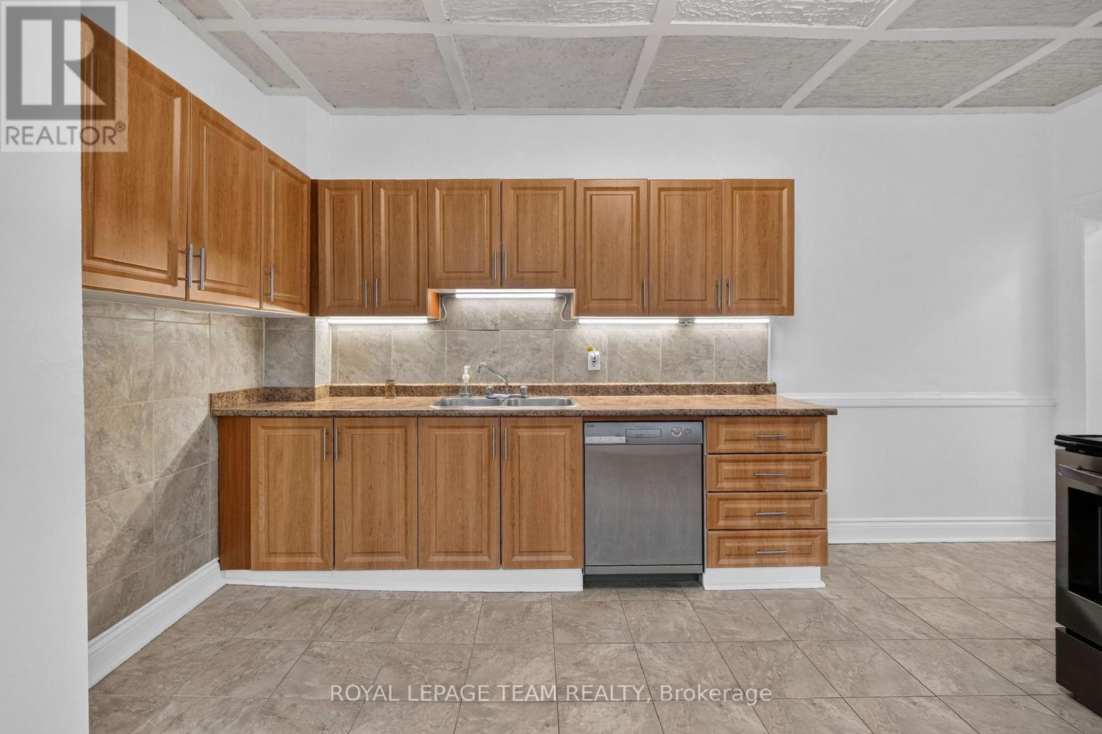 Kitchen - 109 Florence Street, Ottawa, ON