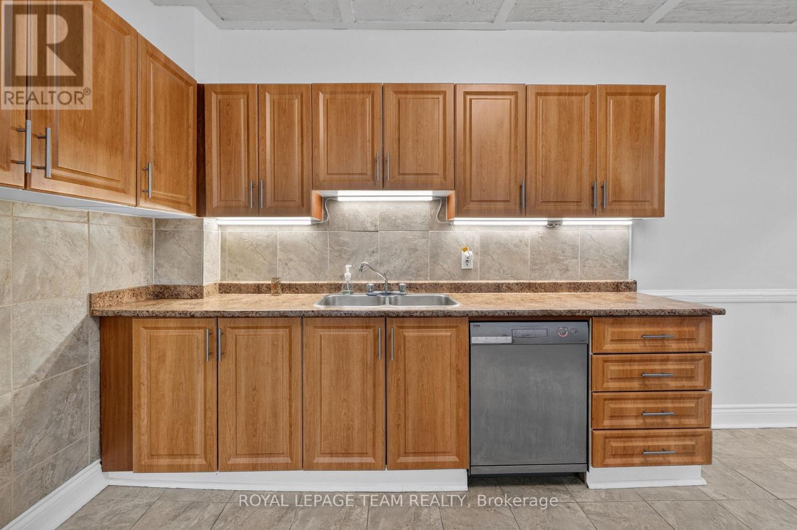 Kitchen - 109 Florence Street, Ottawa, ON
