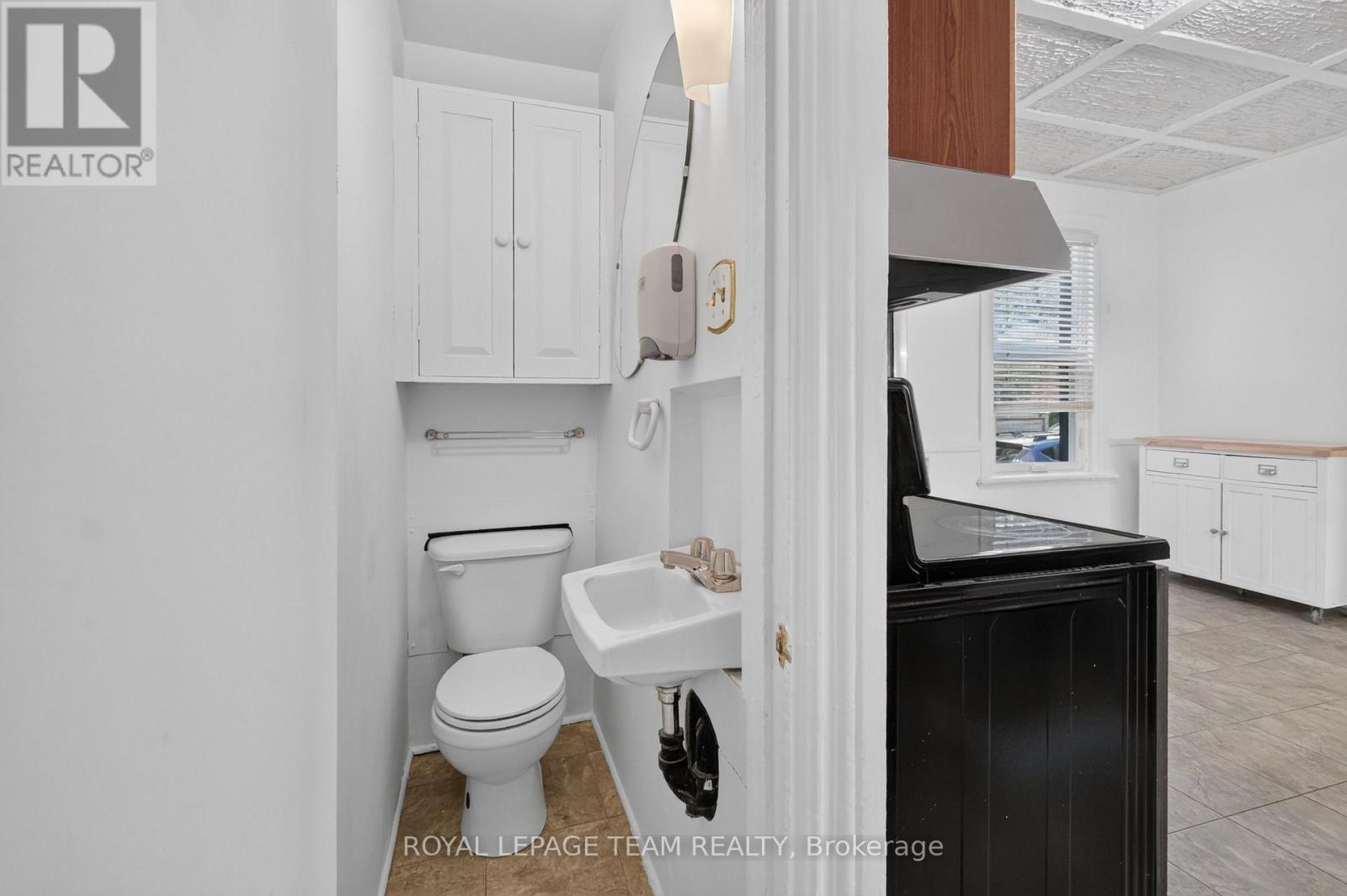 Powder Room - 109 Florence Street, Ottawa, ON