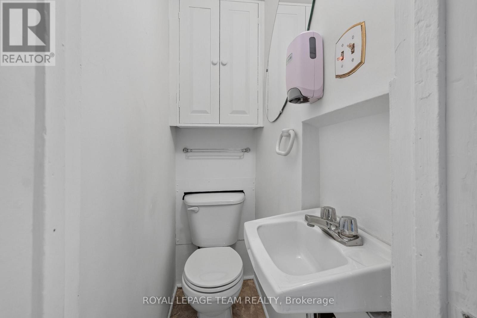 Powder Room - 109 Florence Street, Ottawa, ON