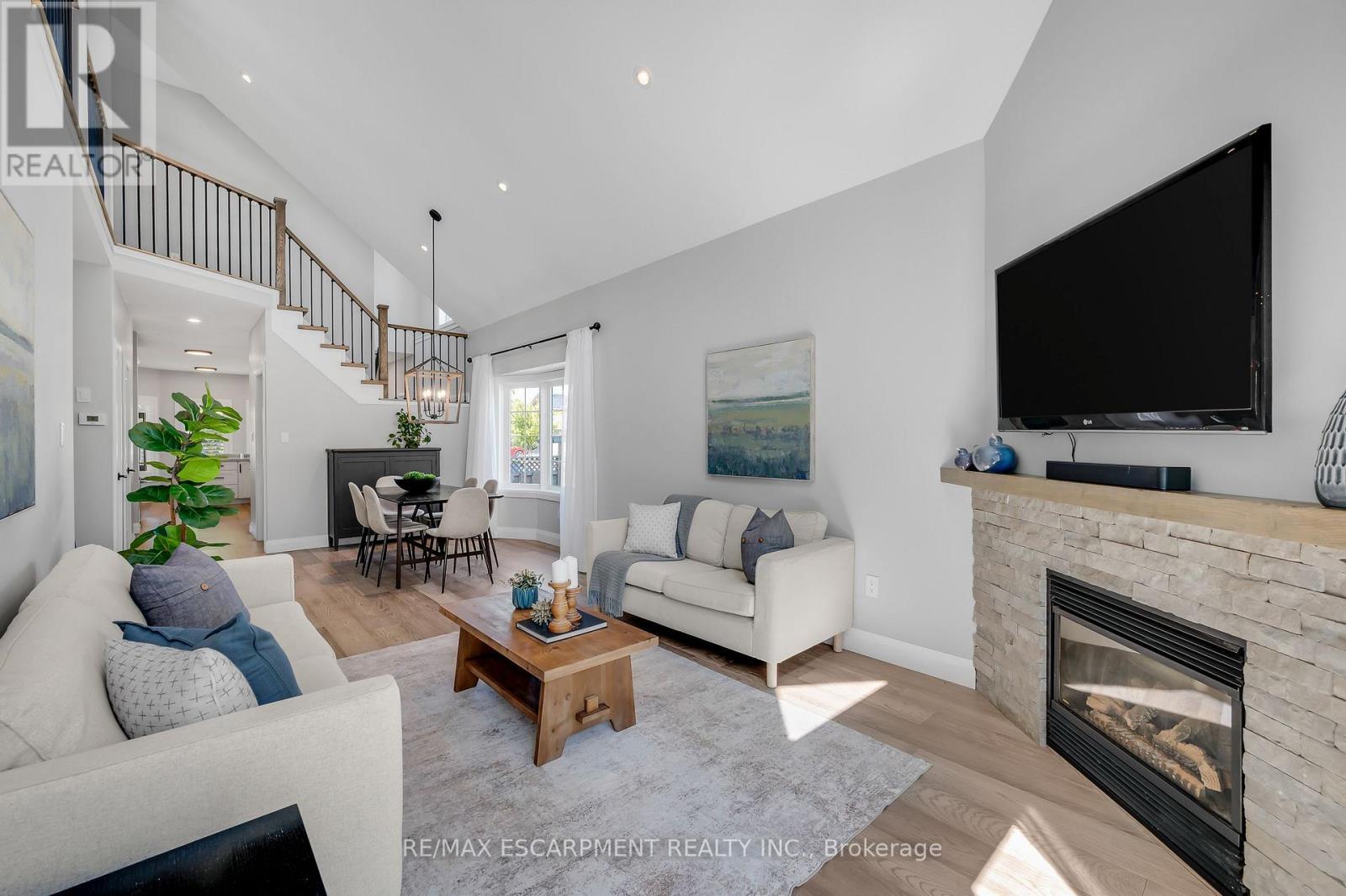 Gas fireplace - 4014 Jarvis Crescent, Burlington, ON