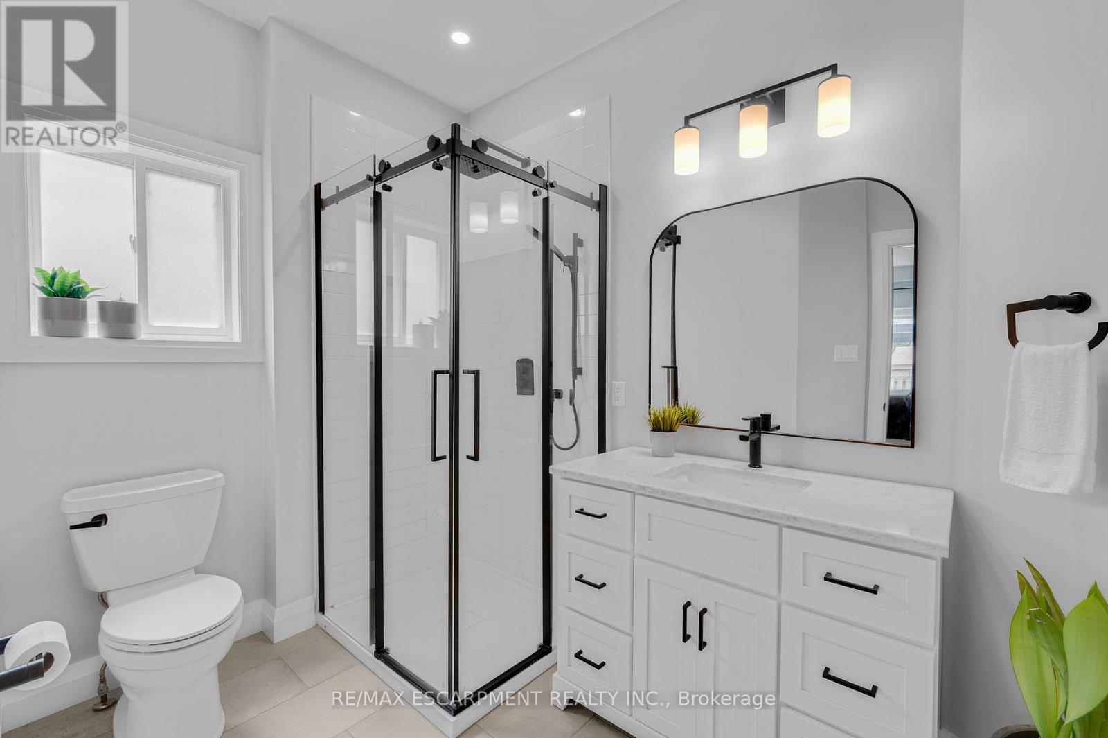 3 pcs Primary Ensuite - 4014 Jarvis Crescent, Burlington, ON
