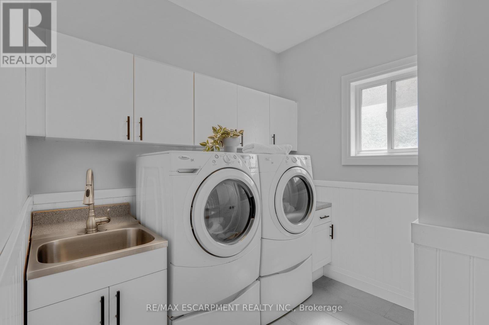 Main Floor Laundry with Garage Access - 4014 Jarvis Crescent, Burlington, ON