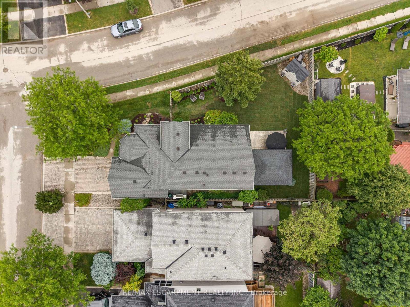 Oversized backyard - 4014 Jarvis Crescent, Burlington, ON