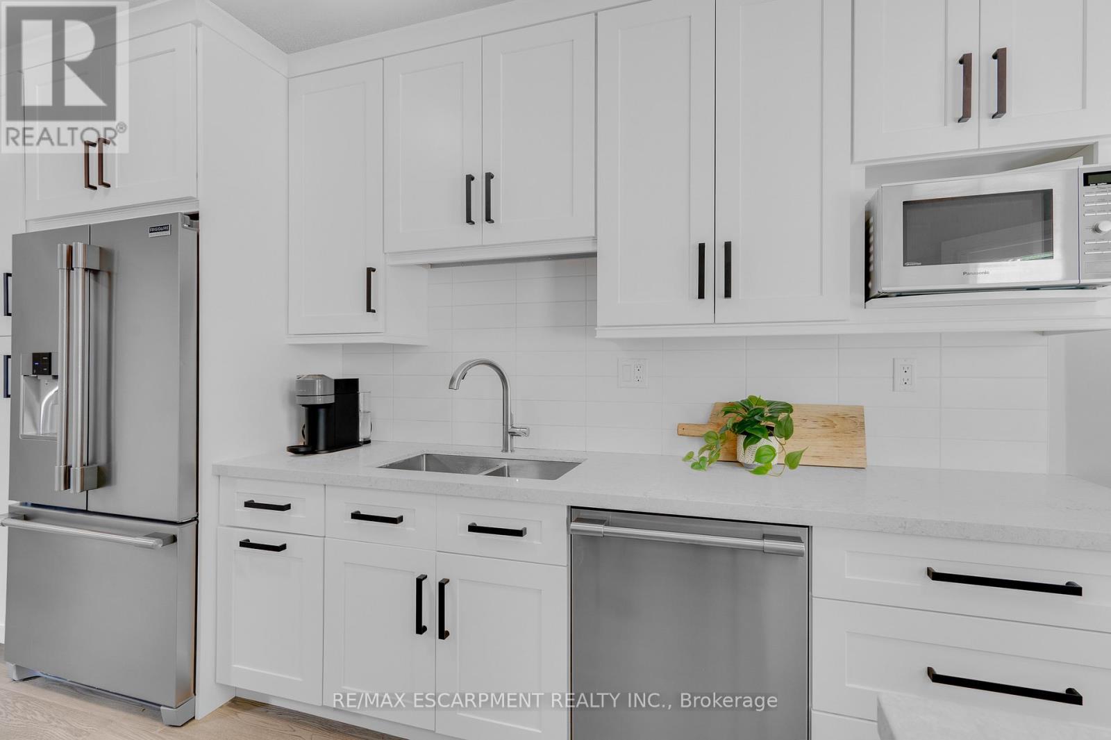 Custom Kitchen - 4014 Jarvis Crescent, Burlington, ON
