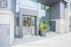802 - 125 PETER STREET Toronto, ON M5V 0M2