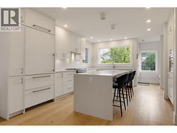 462 W 22ND AVENUE  Vancouver, BC V5Y 2G5