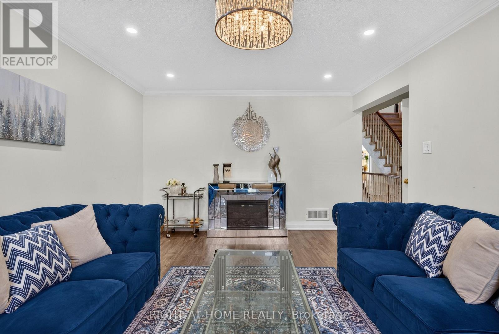 12 Baslaw Drive, Ottawa, ON