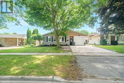 7056 HARRIMAN STREET Niagara Falls, ON L2J 3S2