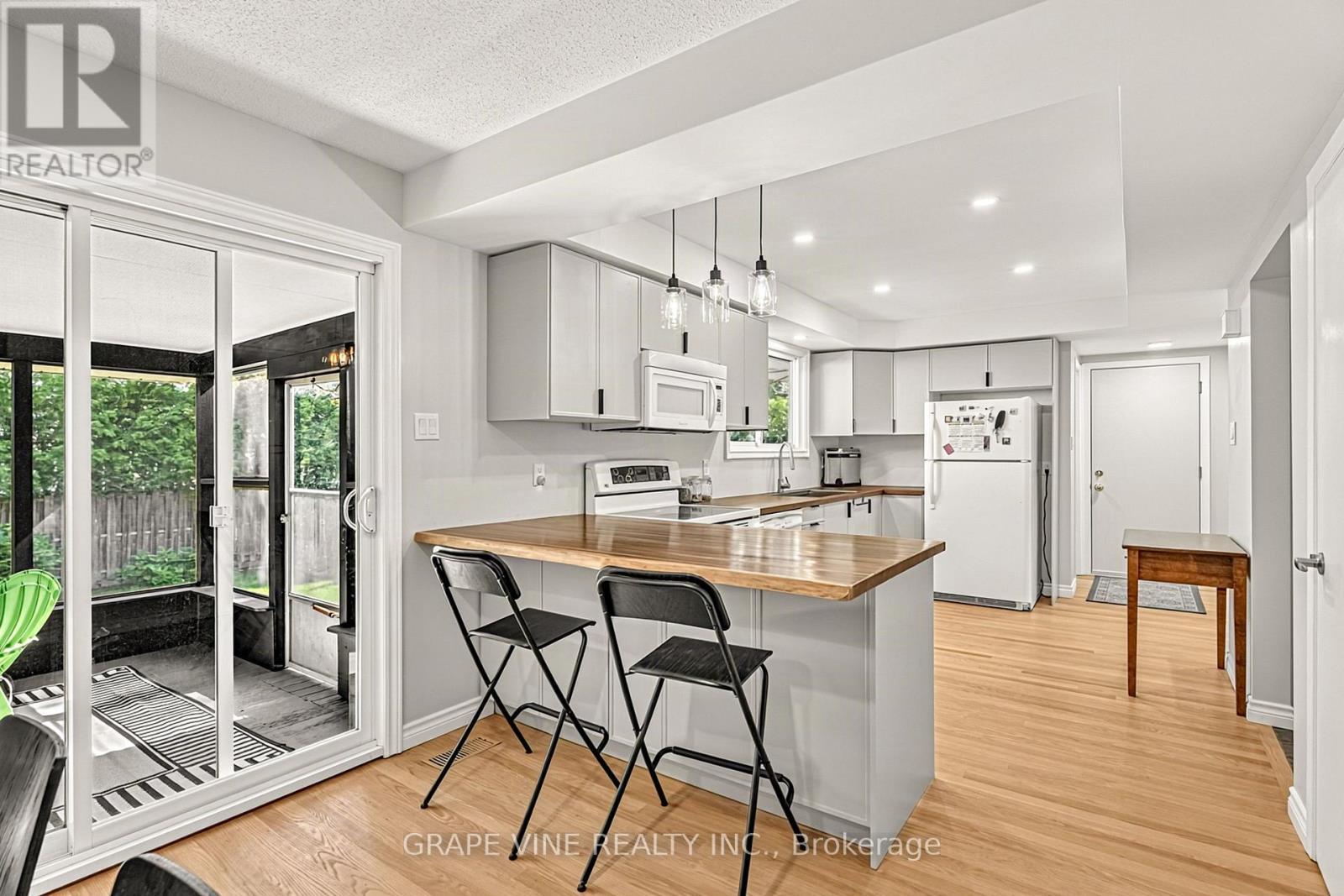 1323 Fernwood Drive, Ottawa, ON