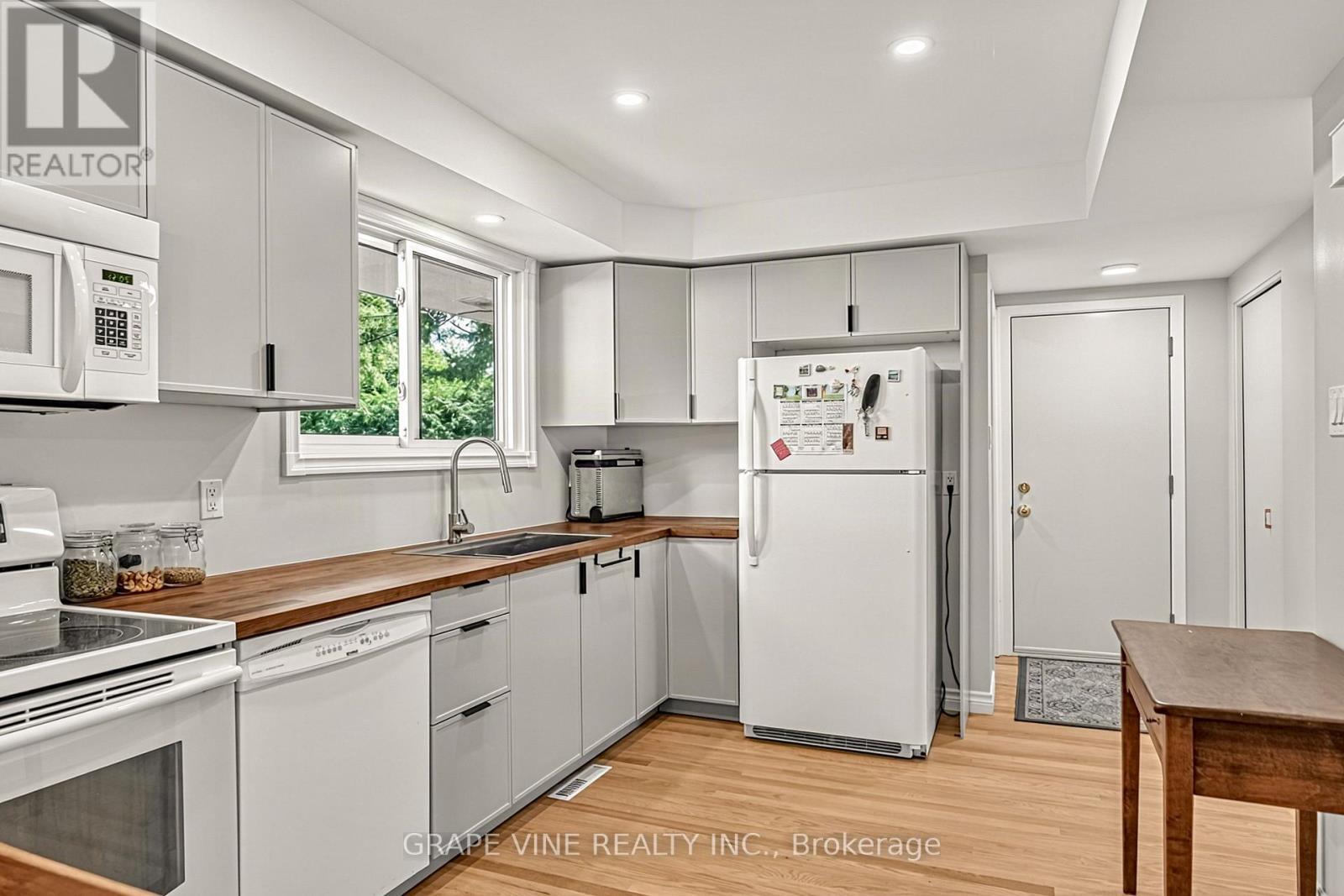 1323 Fernwood Drive, Ottawa, ON