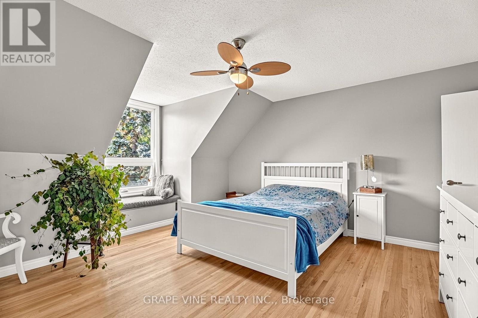 1323 Fernwood Drive, Ottawa, ON