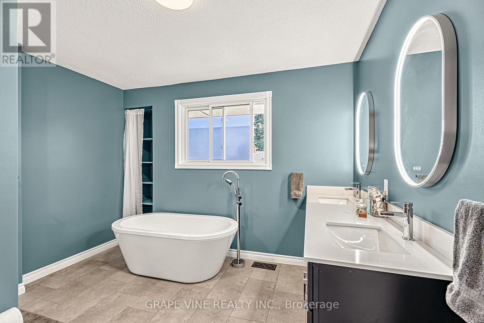 1323 Fernwood Drive, Ottawa, ON