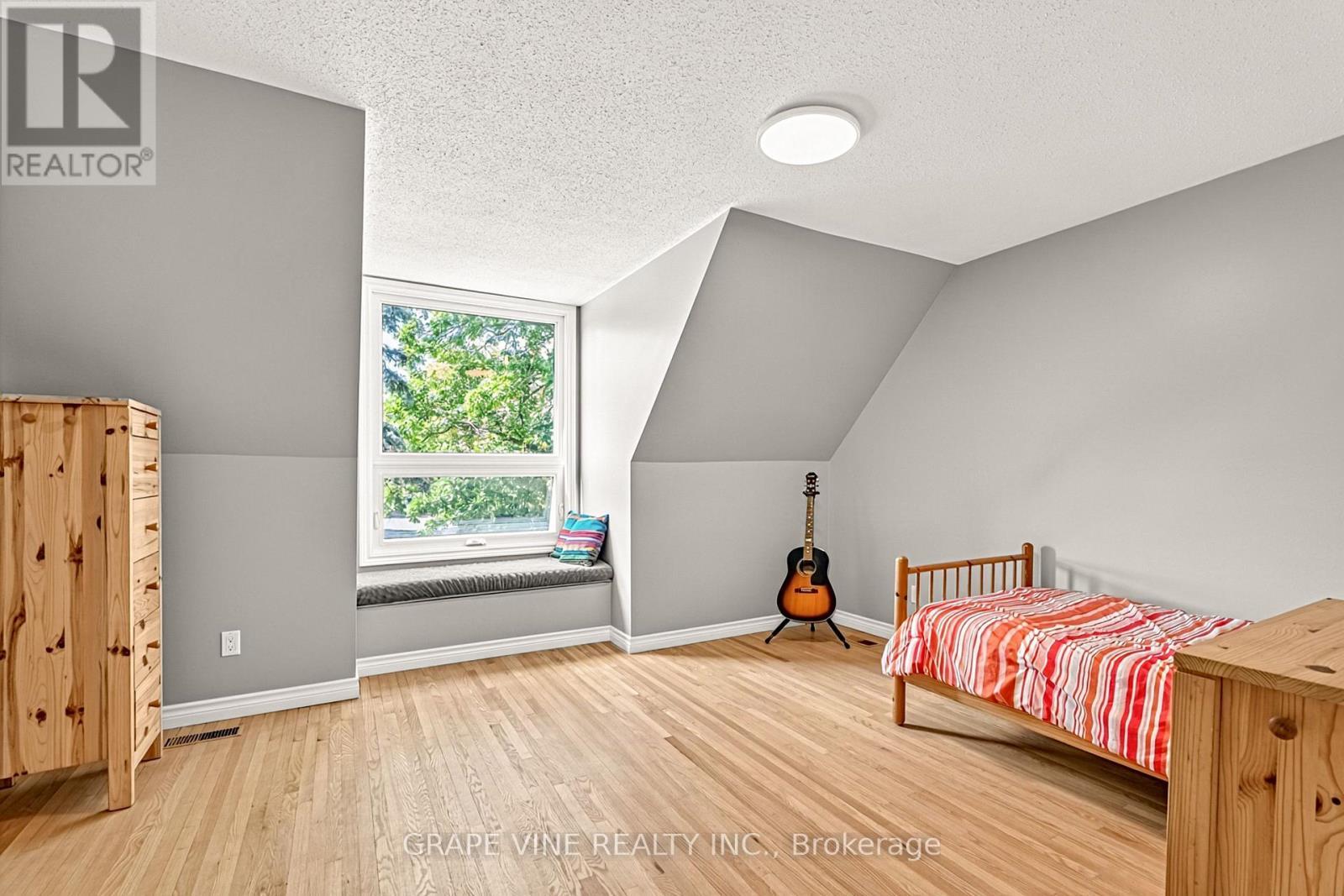 1323 Fernwood Drive, Ottawa, ON