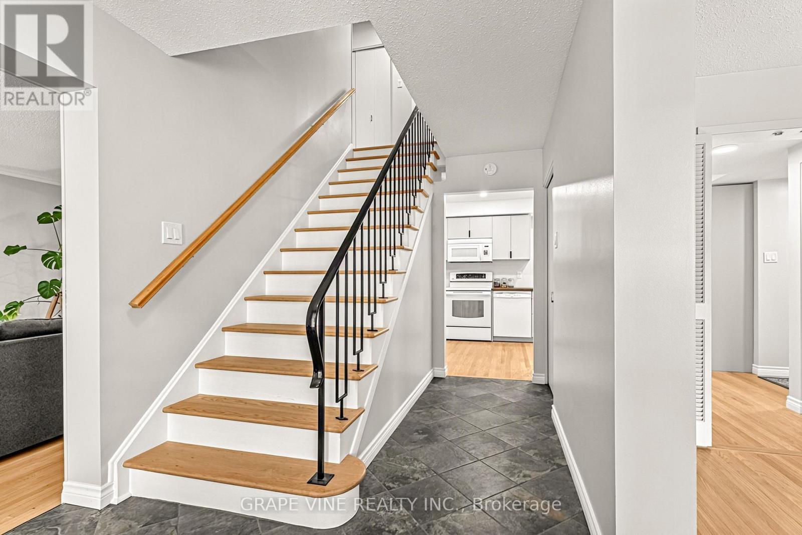 1323 Fernwood Drive, Ottawa, ON