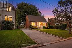22 EDITHVALE DRIVE Toronto, ON M2N 2R5