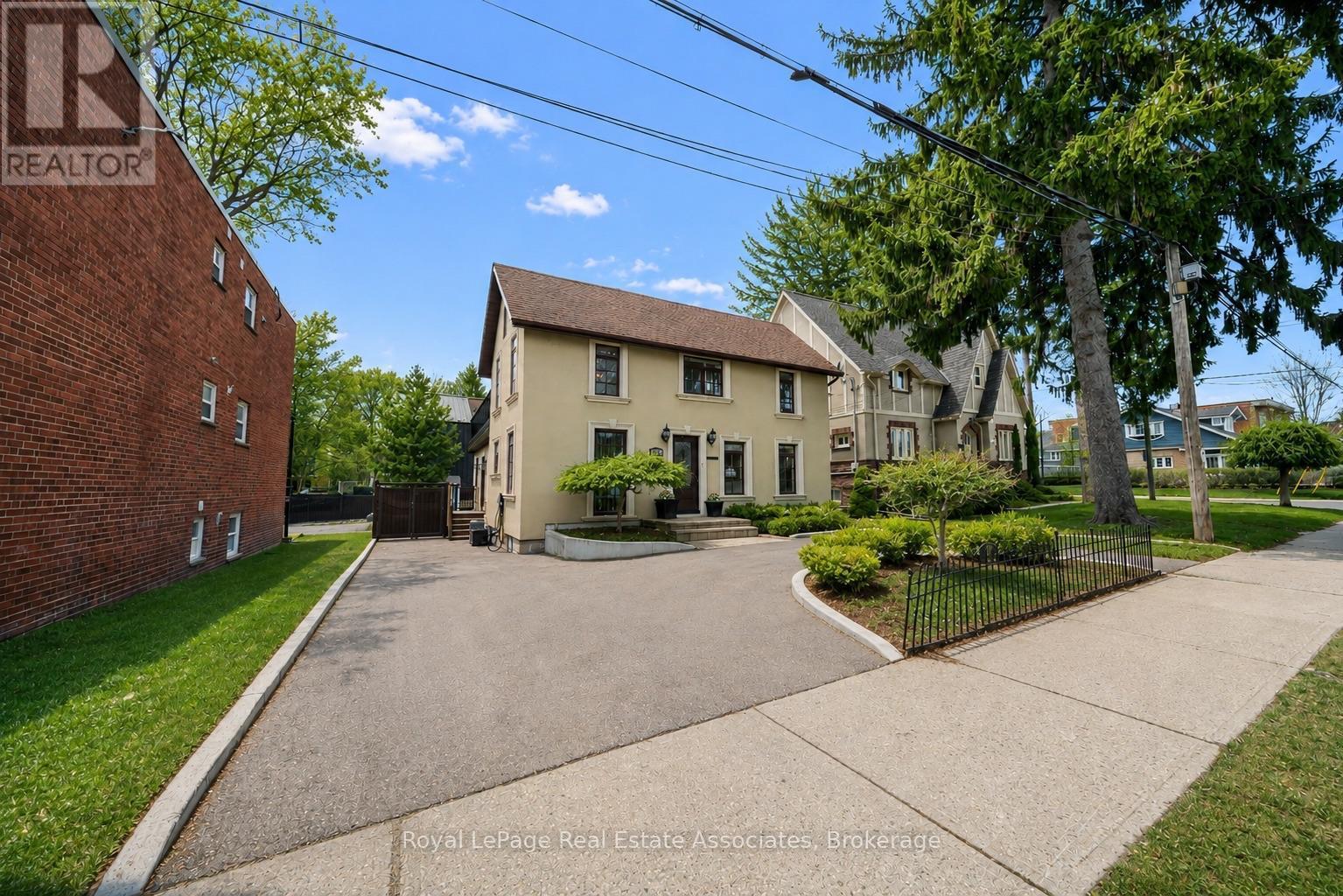 36 Mississauga Road N, Mississauga, ON