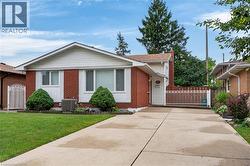 41 DARLINGTON Drive  Hamilton, ON L9C 2L8