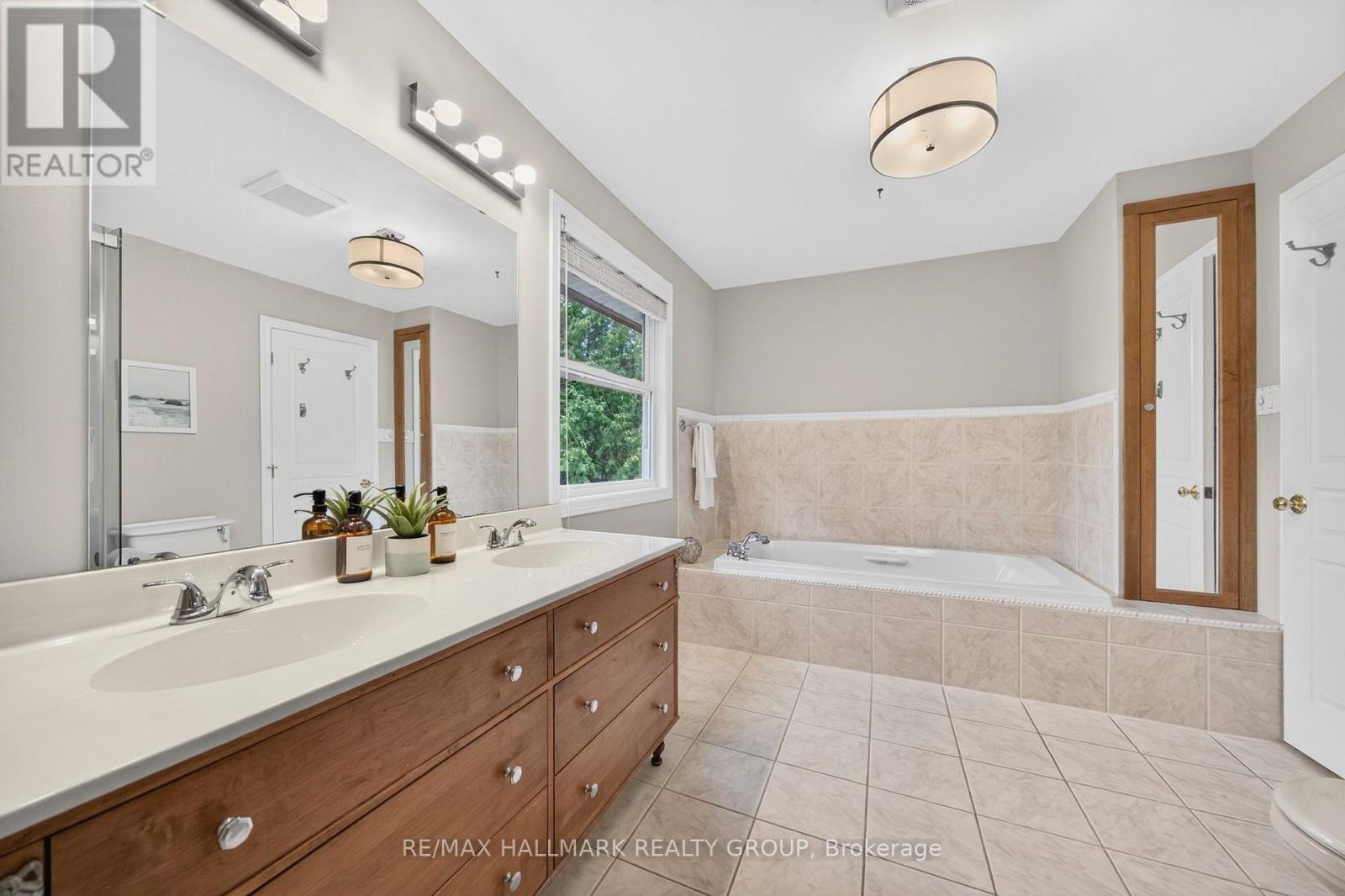 Large family bathroom renovated in 2020 - 1608 Prince Of Wales Drive, Ottawa, ON
