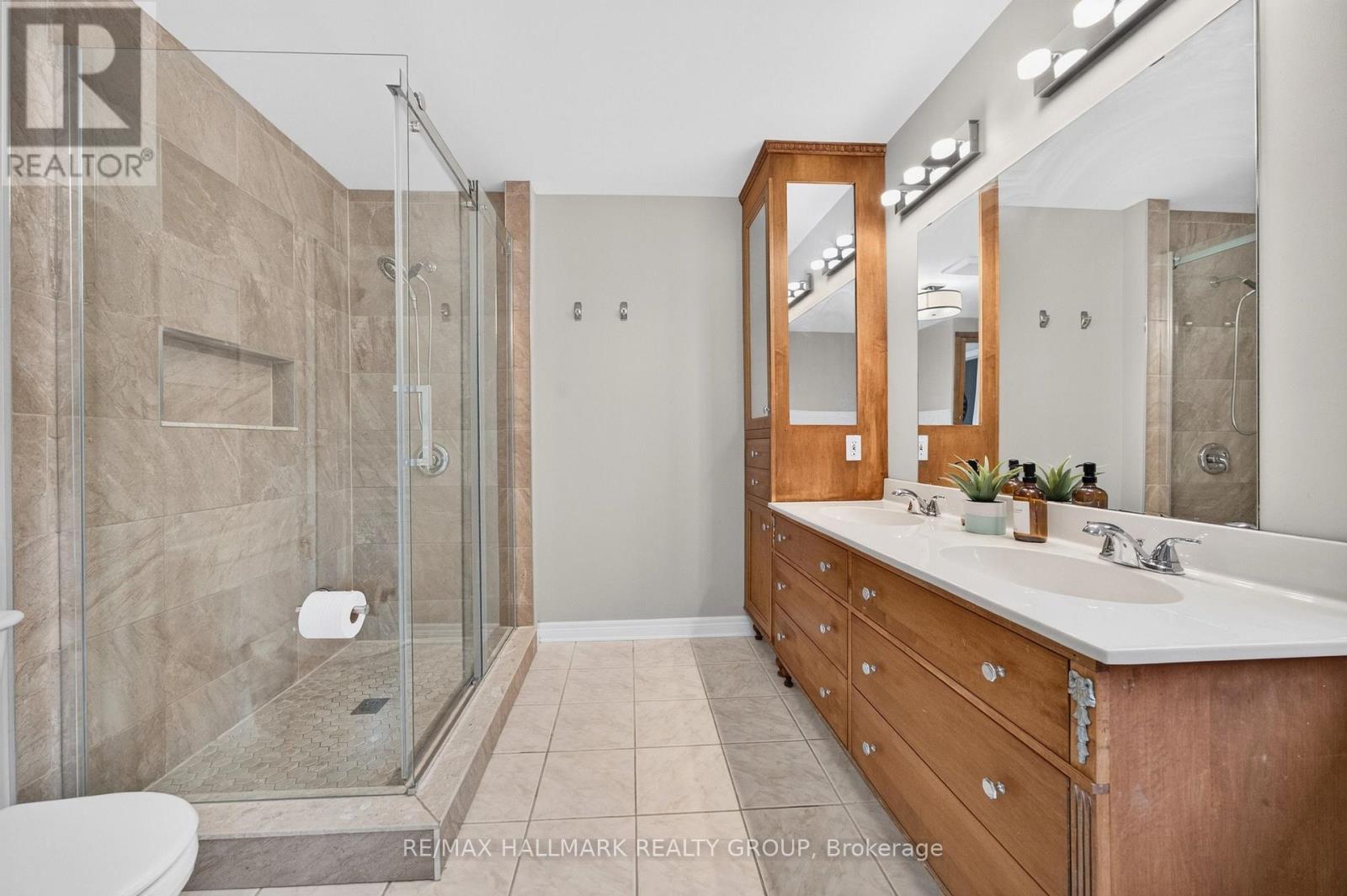 Custom shower 2020 - 1608 Prince Of Wales Drive, Ottawa, ON