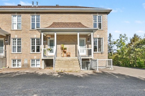 1110 Rue des Tournesols  Sainte-Adèle, QC J8B 1S3