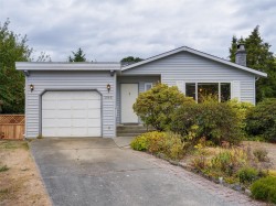 2045 Winmeadow Pl Sidney, BC V8L 4S3