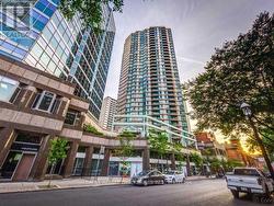 600 - 38 ELM STREET Toronto, ON M5G 2K5