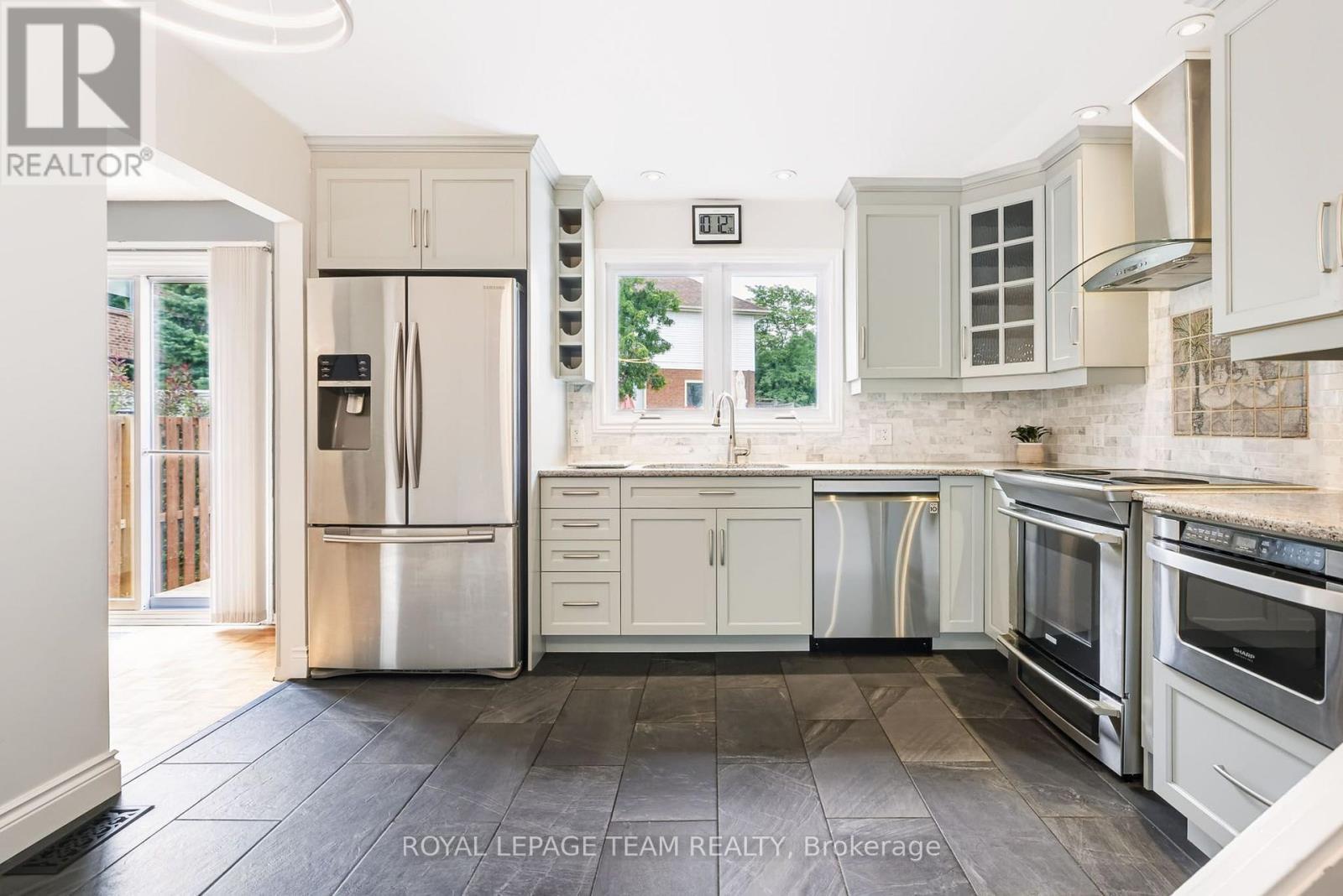 230 Lincoln Heights Road, Ottawa, ON