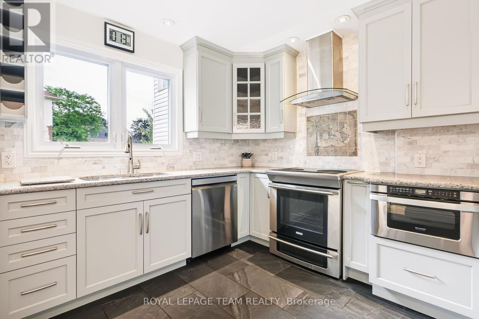 230 Lincoln Heights Road, Ottawa, ON