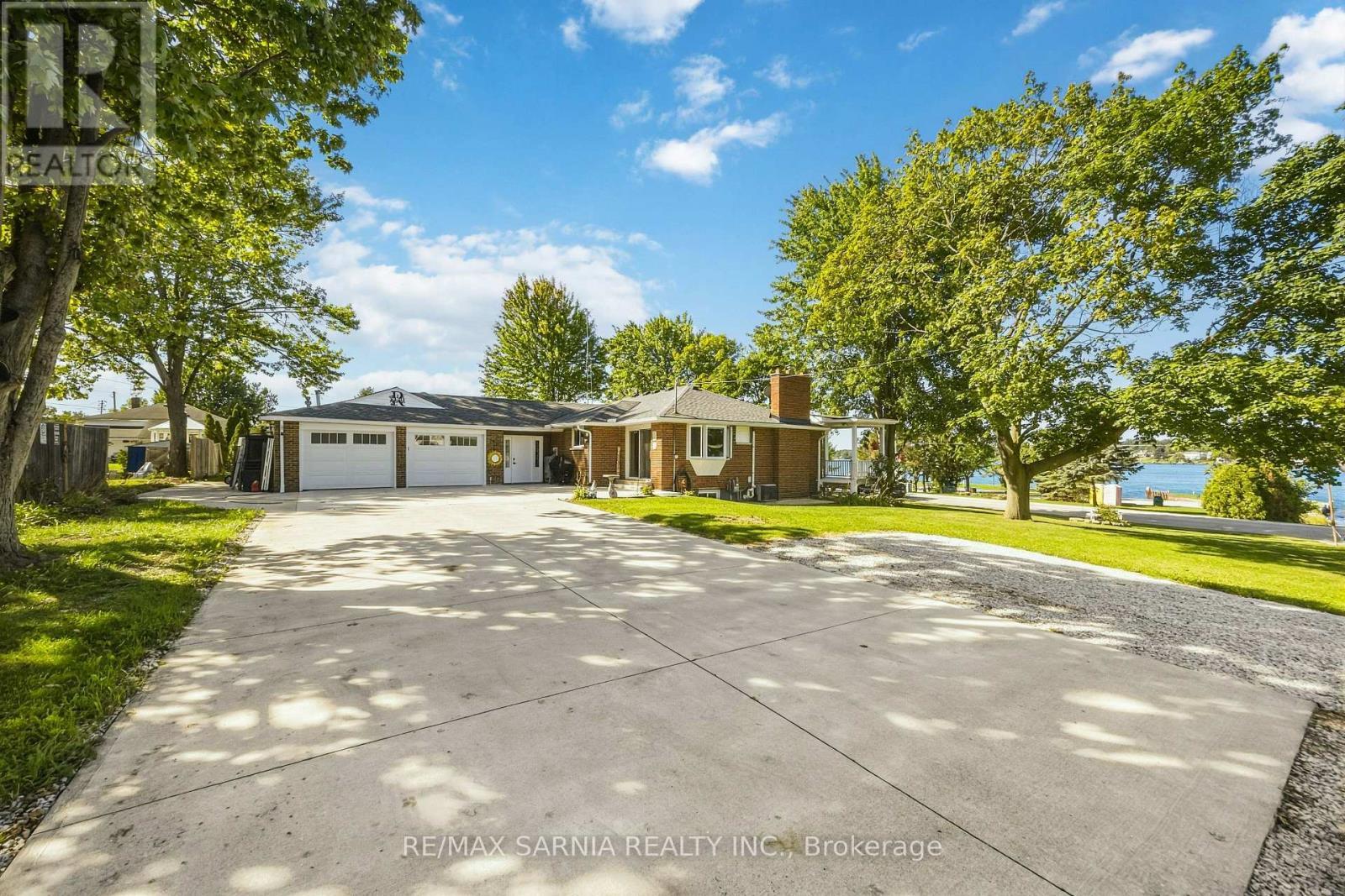 1186 St. Clair Parkway, St. Clair, ON