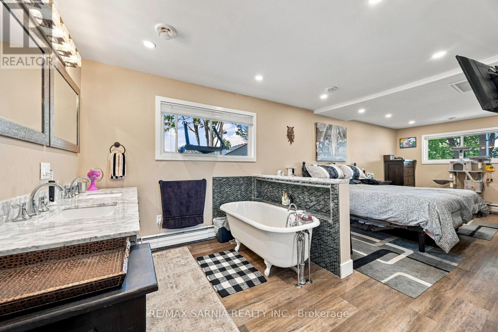 1186 St. Clair Parkway, St. Clair, ON