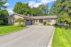 291 Rue Oakridge Baie-D'Urfé, QC H9X 2N7