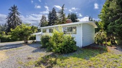 489 Lenhart Ave Nanaimo, BC V9S 4X4
