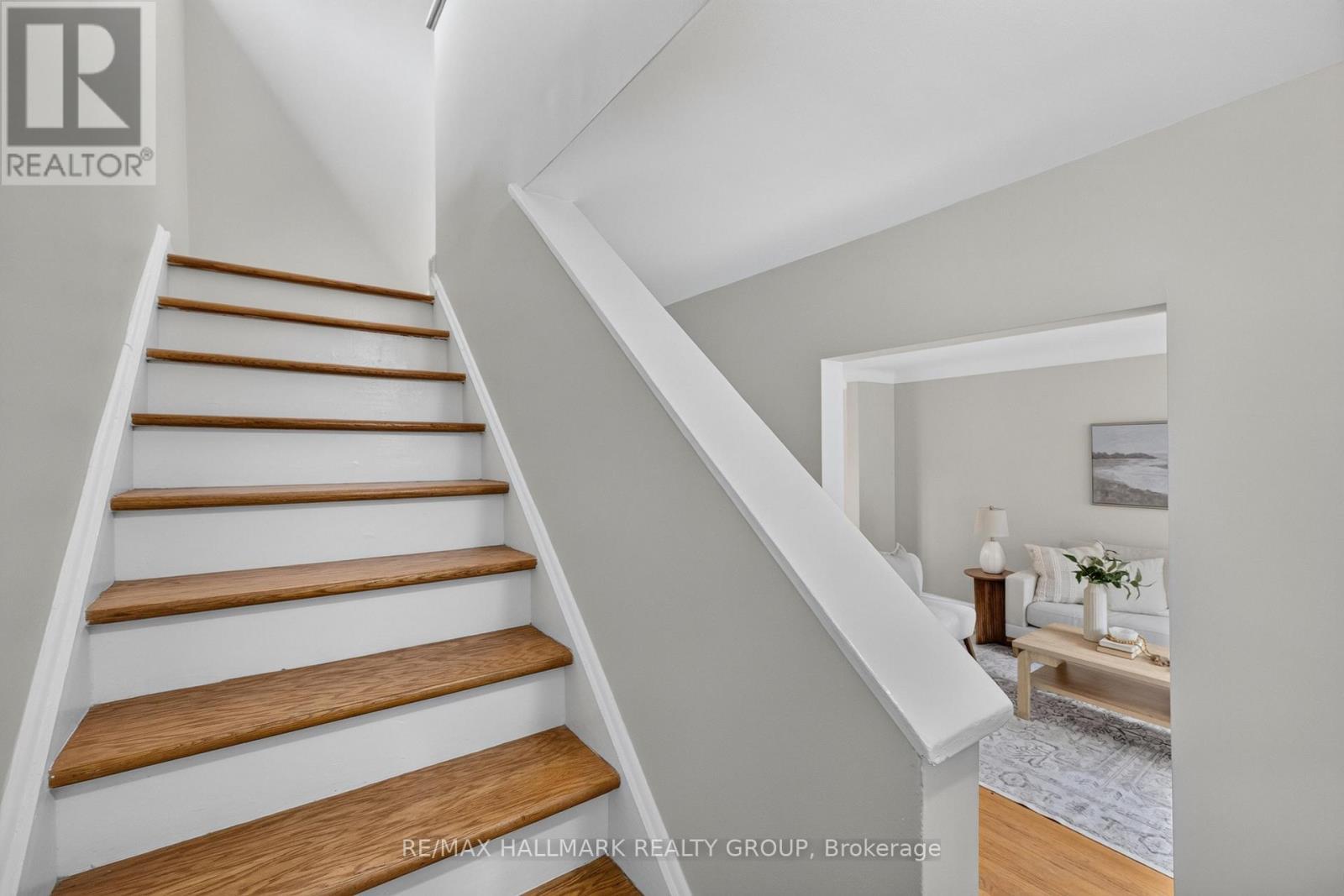 1213 Emperor Avenue, Ottawa, ON