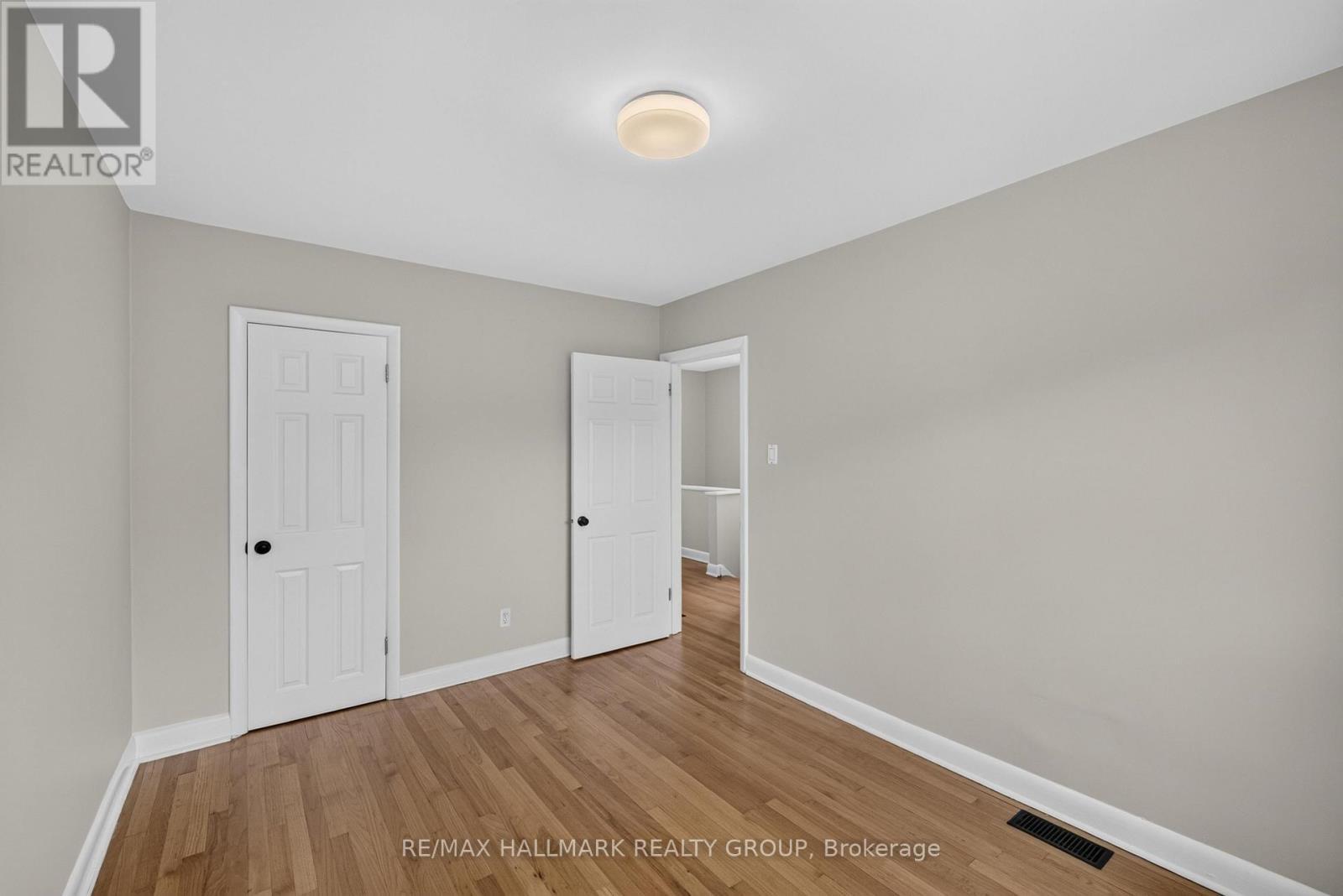 1213 Emperor Avenue, Ottawa, ON