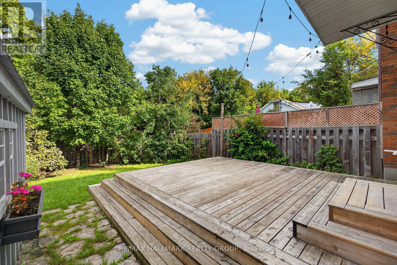 1213 Emperor Avenue, Ottawa, ON