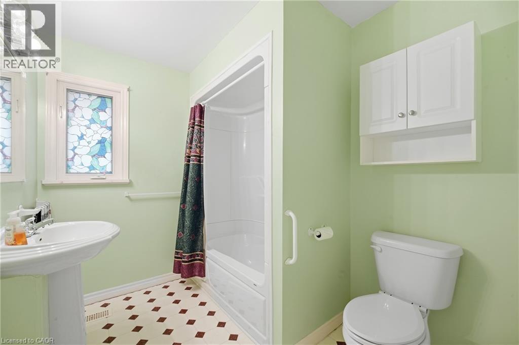 423 Lawrence Avenue, Kitchener, ON