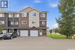 1 1060 Parr Hill DRIVE Martensville, SK S0K 2T1
