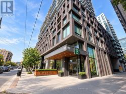 1003 - 111 BATHURST STREET Toronto, ON M5V 0M9