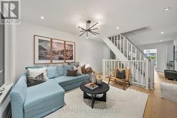 5 1/2 LUTTRELL AVENUE Toronto, ON M4C 5E2