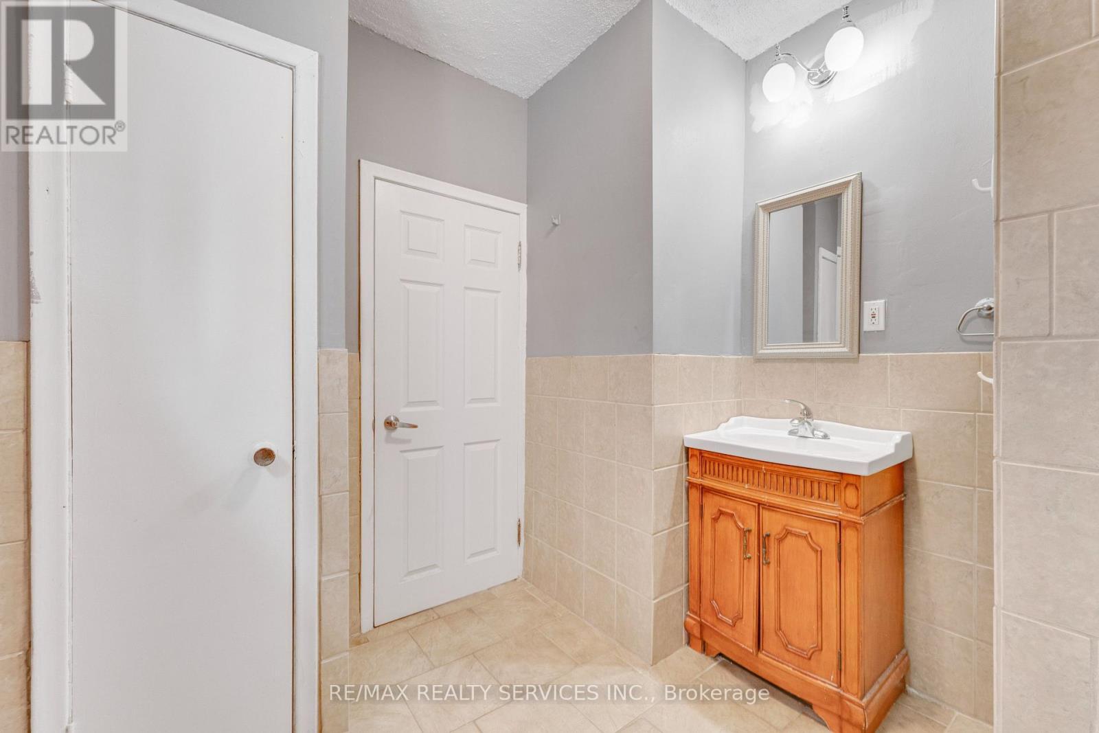 104 Hess Street S, Hamilton, ON