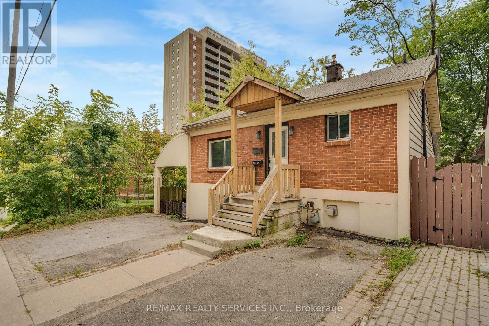 104 Hess Street S, Hamilton, ON