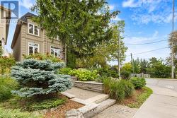 1 CALDOW ROAD Toronto, ON M5N 2P4