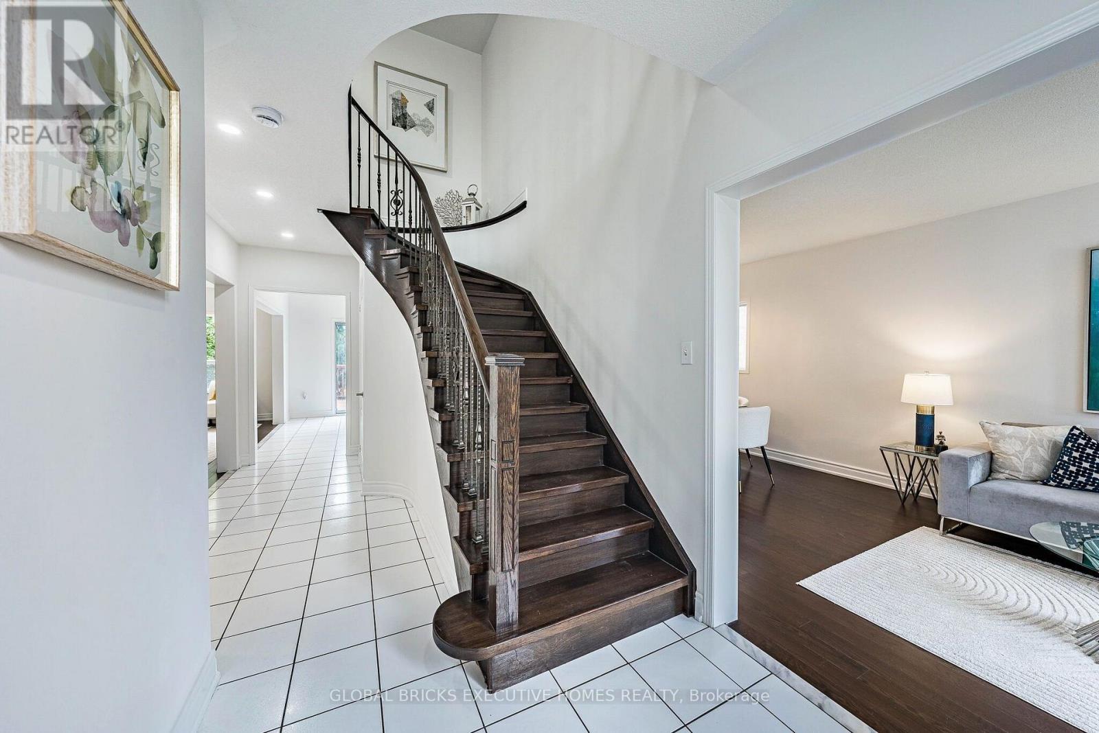 6348 Newcombe Drive, Mississauga, ON