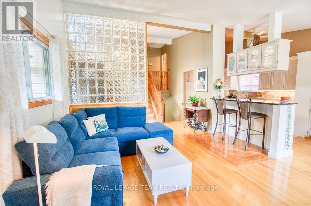 220 Ancaster Avenue, Ottawa, ON