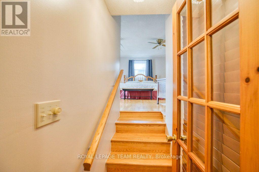 Entrance to primary suite - 220 Ancaster Avenue, Ottawa, ON