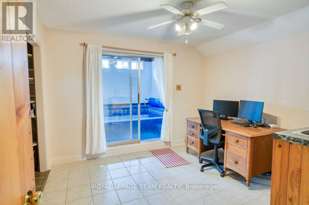 Bedroom 5/flex space - 220 Ancaster Avenue, Ottawa, ON