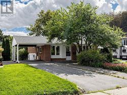 21 GROVE PARK CRESCENT Toronto, ON M2J 2C7