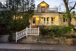 56 GRANDVIEW AVENUE Toronto, ON M4K 1J2