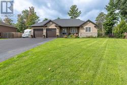 221 ORIOLE CRESCENT Petawawa, ON K8H 0A7